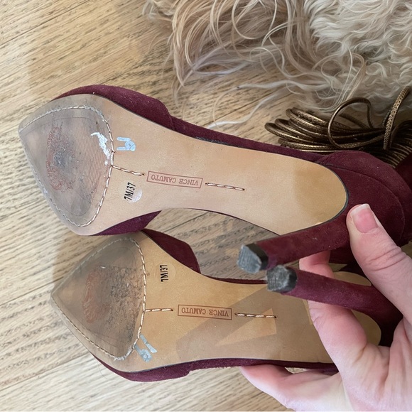 Vince Camuto Nayz Burgundy Suede Heels. - Picture 5 of 5